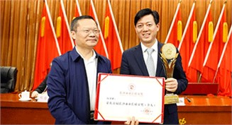 2018年3月，澳优董事长颜卫彬荣获长沙市首届市长质量奖
